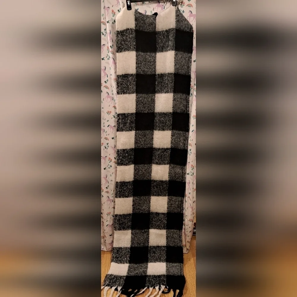 Steve Madden beautiful 76×20